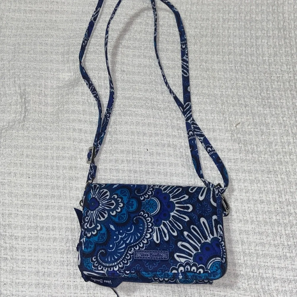 Like new Vera Bradley floral 3-in-1 Crossbody